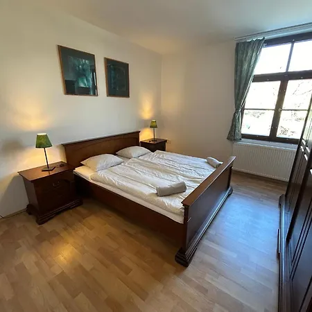 Majak ゲストハウス Dublovice